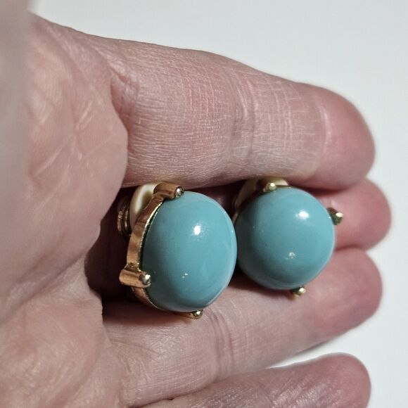 Vintage Gold Tone Round Blue Bead Clip On Earrings - Picture 3 of 10
